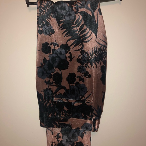 Suit - Picture 7 of 8